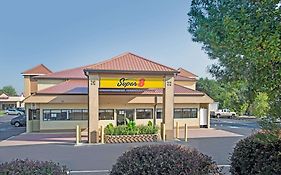 Super 8 By Wyndham Suwanee